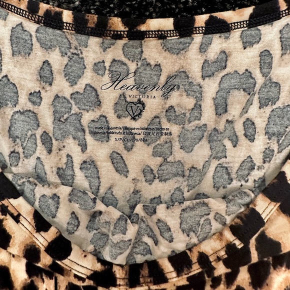 HEAVENLY BY VICTORIA || Model Twist-Tie Crop Tee in Leopard - SZ Small *NWOT* - Picture 8 of 8